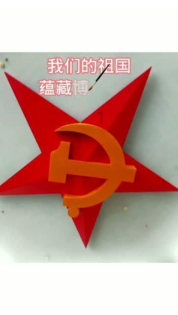 男子过生日跟朋友聊天正起劲,没想到狗子一旁偷吃生日蛋糕